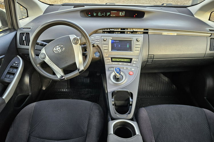 Toyota Prius 1.8 HSD 136KM Lift Kamera Hand free Bezwypadkowy Ładny Stan zdjęcie 11