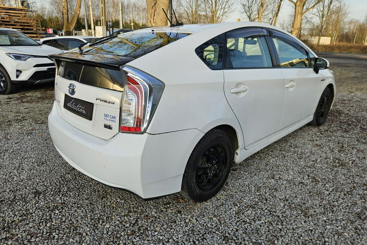 Toyota Prius 1.8 HSD 136KM Lift Kamera Hand free Bezwypadkowy Ładny Stan zdjęcie 4