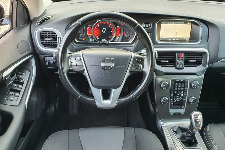 Volvo V40 1.6 D2 115KM # Momentum # Navi # Pół Skóra # Parktronic # Kamera zdjęcie 17