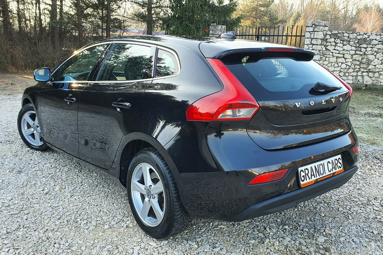 Volvo V40 1.6 D2 115KM # Momentum # Navi # Pół Skóra # Parktronic # Kamera zdjęcie 4