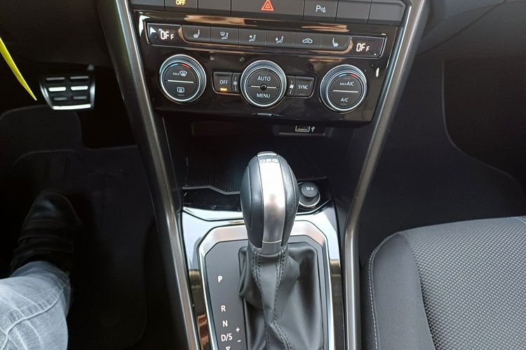Volkswagen T-Roc R-Line Automat DSG 150KM Navi Kamera 360 '' zdjęcie 16