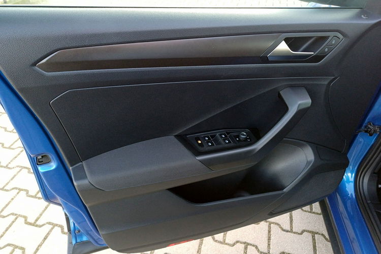 Volkswagen T-Roc R-Line Automat DSG 150KM Navi Kamera 360 '' zdjęcie 18