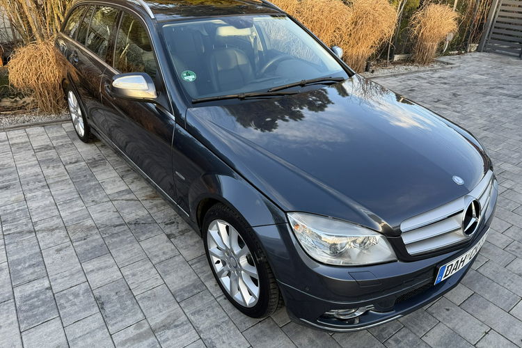 Mercedes C 180 NOWY ROZRZĄD Bardzo zadbana - 100% oryginalny przebieg zdjęcie 1