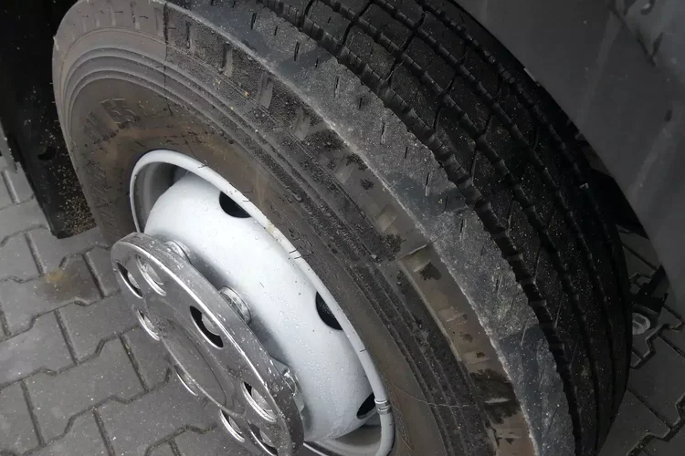 Iveco EUROCARGO 120E-220 / HAKOWIEC / EURO 6 / NISKI PRZEBIEG / MANUAL / zdjęcie 26