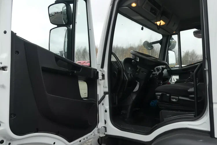 Iveco EUROCARGO 120E-220 / HAKOWIEC / EURO 6 / NISKI PRZEBIEG / MANUAL / zdjęcie 28