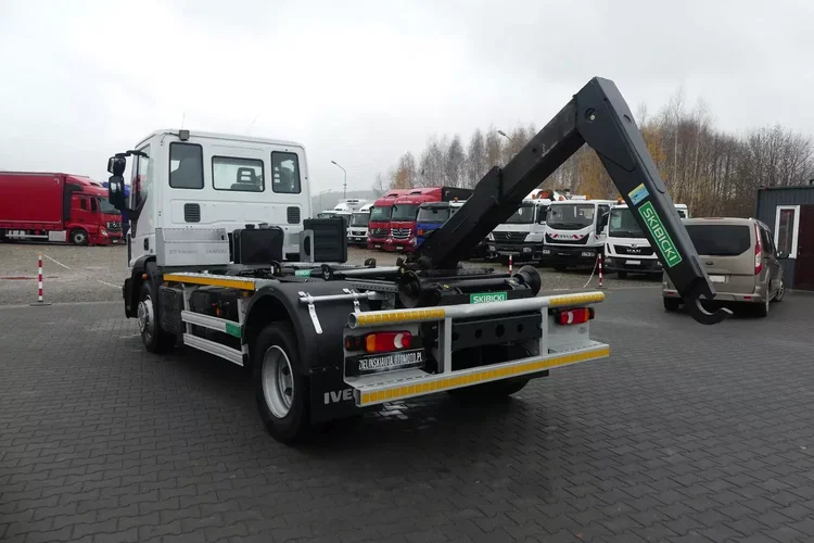Iveco EUROCARGO 120E-220 / HAKOWIEC / EURO 6 / NISKI PRZEBIEG / MANUAL / zdjęcie 8