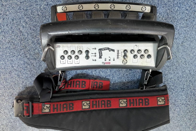 Mercedes ACTROS 2636 / 6x4 / SKRZYNIOWY 6, 5 M + HDS HIAB 166 - 5x WYSÓW 15 M / STEROWANIE RADIOWE / EURO 5  zdjęcie 40