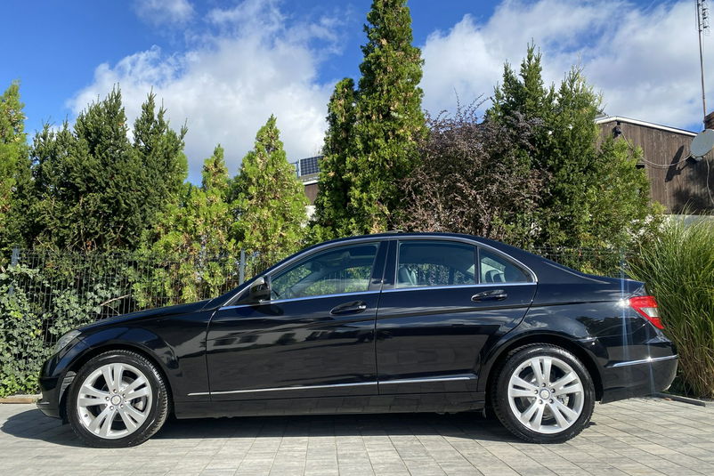 samochód osobowy Mercedes zdjęcie 1