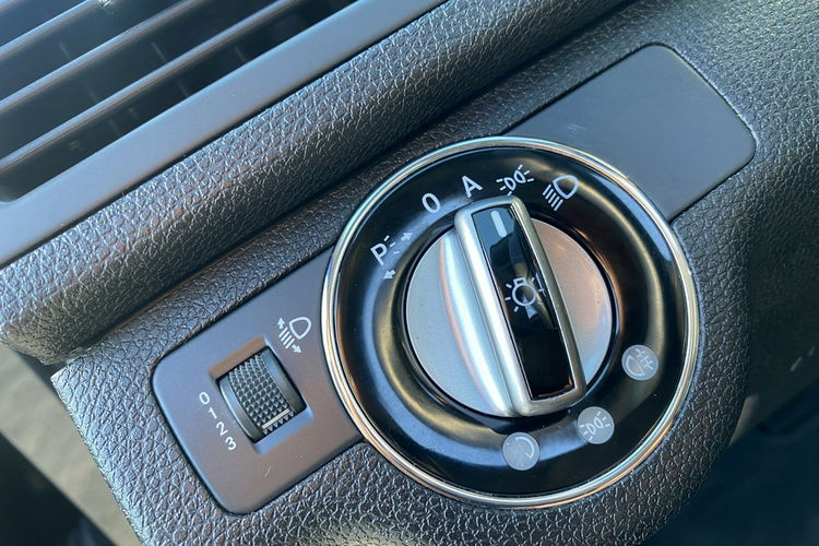 Mercedes C 180 Bardzo zadbana - 100% oryginalny przebieg zdjęcie 11