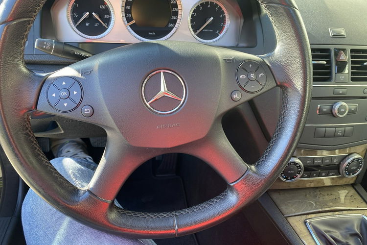 Mercedes C 180 Bardzo zadbana - 100% oryginalny przebieg zdjęcie 14