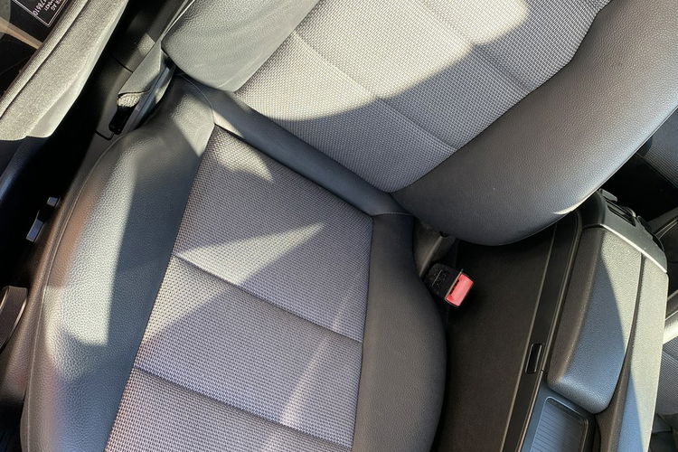 Mercedes C 180 Bardzo zadbana - 100% oryginalny przebieg zdjęcie 23