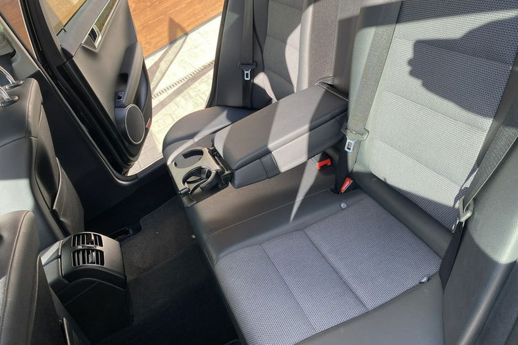 Mercedes C 180 Bardzo zadbana - 100% oryginalny przebieg zdjęcie 27