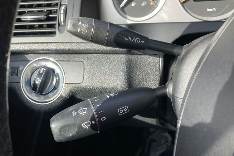 Mercedes C 180 Bardzo zadbana - 100% oryginalny przebieg zdjęcie 36