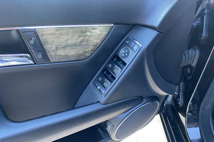 Mercedes C 180 Bardzo zadbana - 100% oryginalny przebieg zdjęcie 8