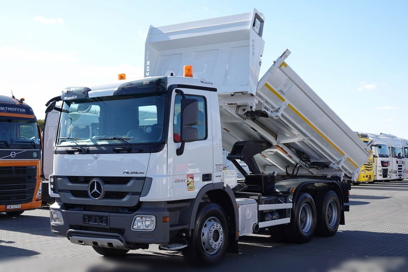 samochód ciężarowy Mercedes zdjęcie 1
