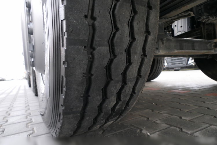 Mercedes AROCS 3246 / 8x4 / WYWROTKA / TYLNOZSYP / EURO 6 / OPONY 100 %  zdjęcie 18