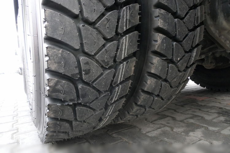 Mercedes AROCS 3246 / 8x4 / WYWROTKA / TYLNOZSYP / EURO 6 / OPONY 100 %  zdjęcie 21