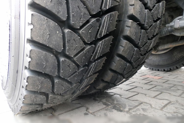 Mercedes AROCS 3246 / 8x4 / WYWROTKA / TYLNOZSYP / EURO 6 / OPONY 100 %  zdjęcie 22