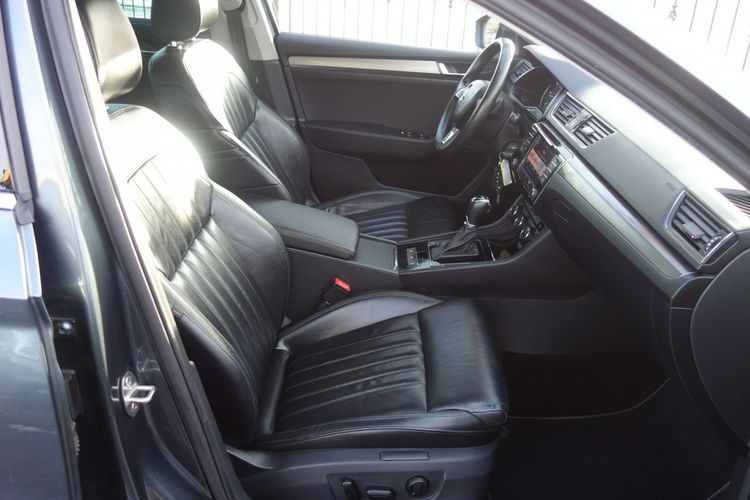 Superb Skoda Superb 2016 2.0 TDI 190km automat dobrze wyposażona zdjęcie 13