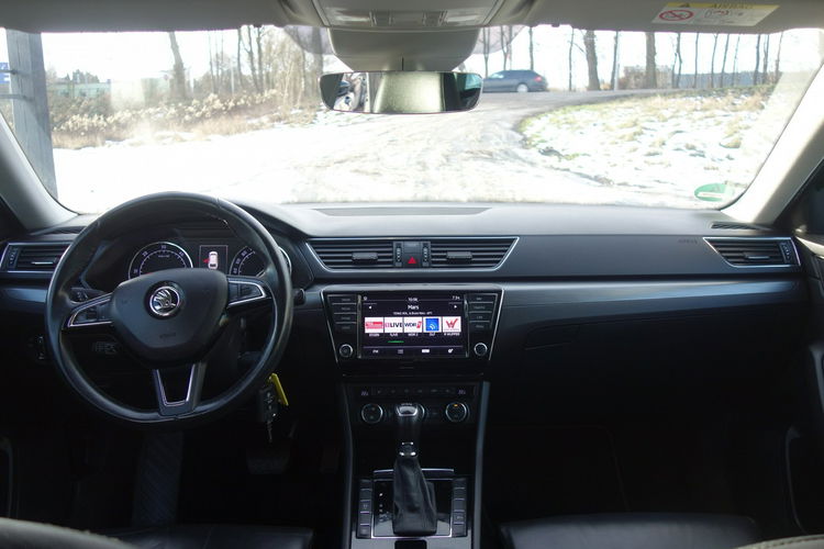 Superb Skoda Superb 2016 2.0 TDI 190km automat dobrze wyposażona zdjęcie 18