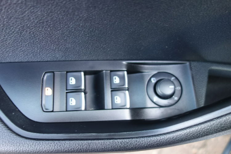 Superb Skoda Superb 2016 2.0 TDI 190km automat dobrze wyposażona zdjęcie 19