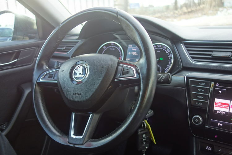 Superb Skoda Superb 2016 2.0 TDI 190km automat dobrze wyposażona zdjęcie 21