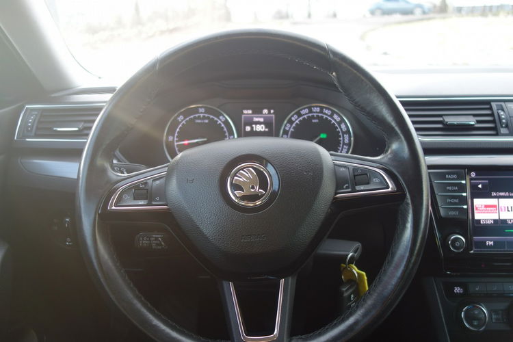 Superb Skoda Superb 2016 2.0 TDI 190km automat dobrze wyposażona zdjęcie 22