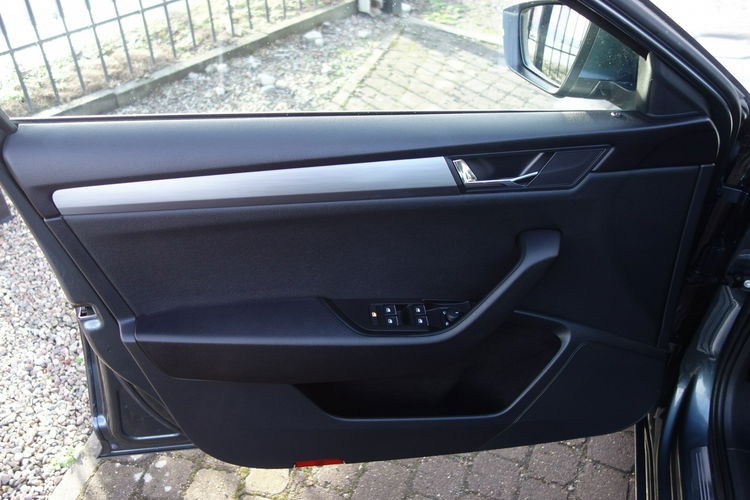 Superb Skoda Superb 2016 2.0 TDI 190km automat dobrze wyposażona zdjęcie 7