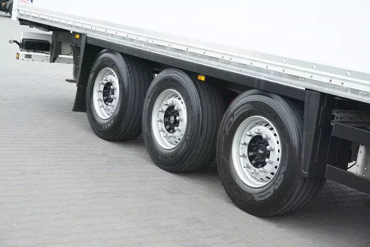 Schmitz IZOTERMA / DOPPELSTOCK / OŚ PODNOSZONA zdjęcie 9