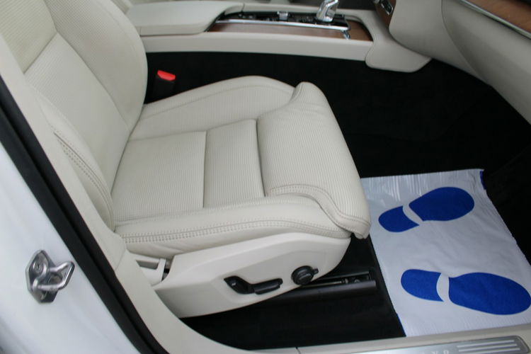 Volvo XC 90 T8 AWD Plug-In Hybrid Inscription Bowers$Wilkins zdjęcie 19