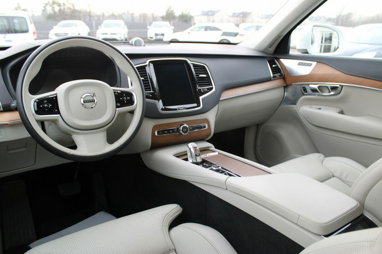 Volvo XC 90 T8 AWD Plug-In Hybrid Inscription Bowers$Wilkins zdjęcie 23