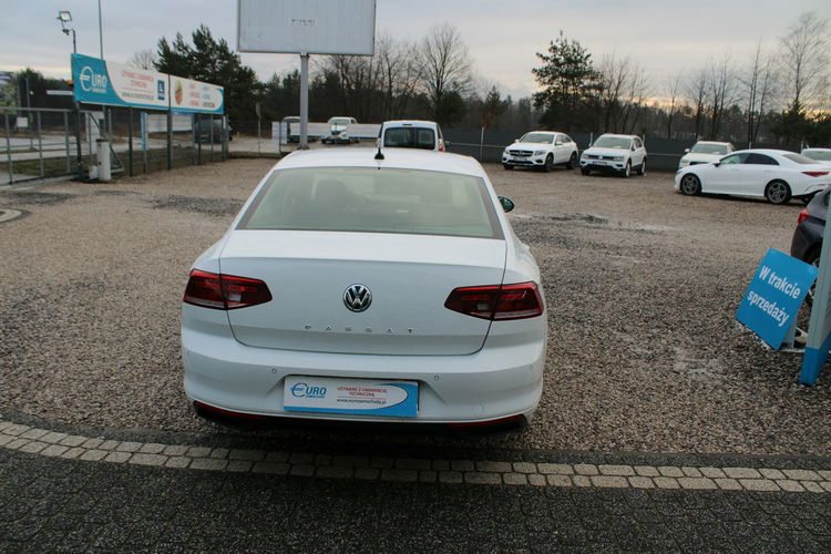 Volkswagen Passat ESSENCE LED F-vat Salon Polska Gwarancja zdjęcie 6