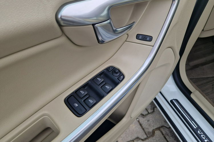 Volvo S60 4x4 Aktywny.Temp Skóra Szyber Kamera Przód i Tył Key-Less Biała Perła zdjęcie 11