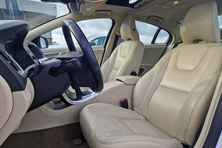 Volvo S60 4x4 Aktywny.Temp Skóra Szyber Kamera Przód i Tył Key-Less Biała Perła zdjęcie 13