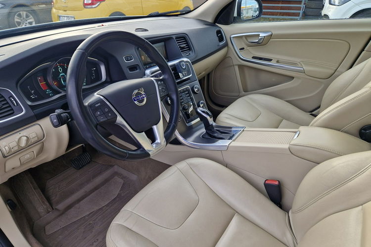 Volvo S60 4x4 Aktywny.Temp Skóra Szyber Kamera Przód i Tył Key-Less Biała Perła zdjęcie 14