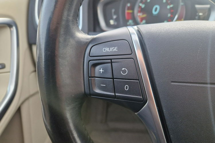 Volvo S60 4x4 Aktywny.Temp Skóra Szyber Kamera Przód i Tył Key-Less Biała Perła zdjęcie 16