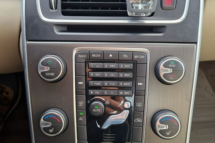 Volvo S60 4x4 Aktywny.Temp Skóra Szyber Kamera Przód i Tył Key-Less Biała Perła zdjęcie 22