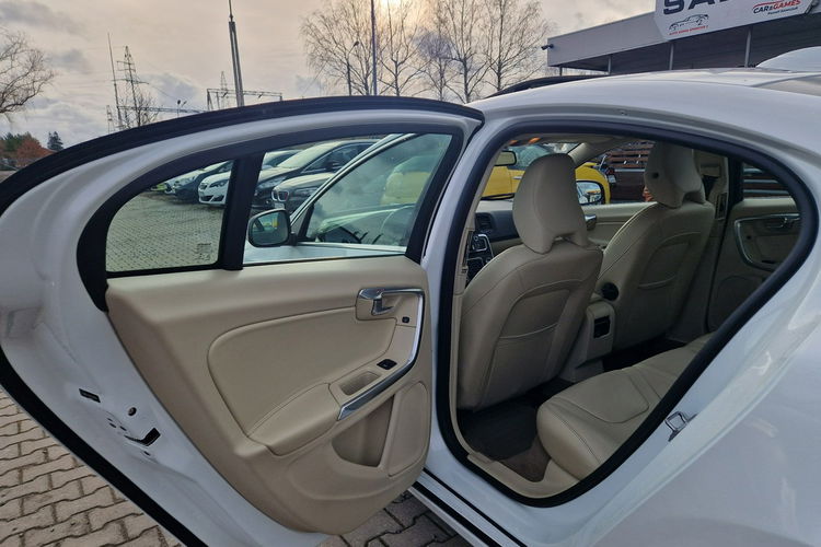 Volvo S60 4x4 Aktywny.Temp Skóra Szyber Kamera Przód i Tył Key-Less Biała Perła zdjęcie 24