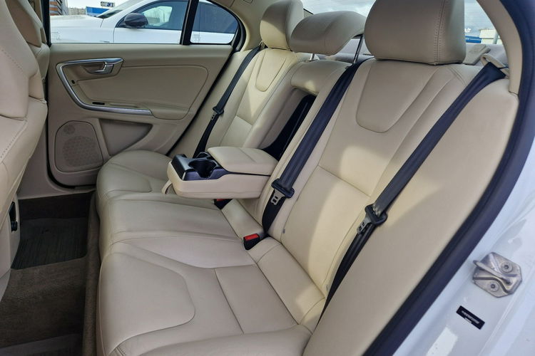 Volvo S60 4x4 Aktywny.Temp Skóra Szyber Kamera Przód i Tył Key-Less Biała Perła zdjęcie 25