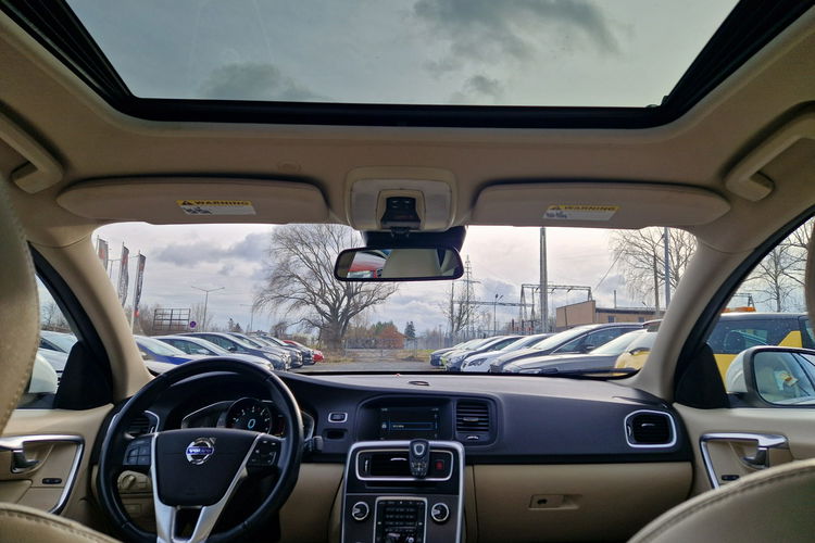 Volvo S60 4x4 Aktywny.Temp Skóra Szyber Kamera Przód i Tył Key-Less Biała Perła zdjęcie 26