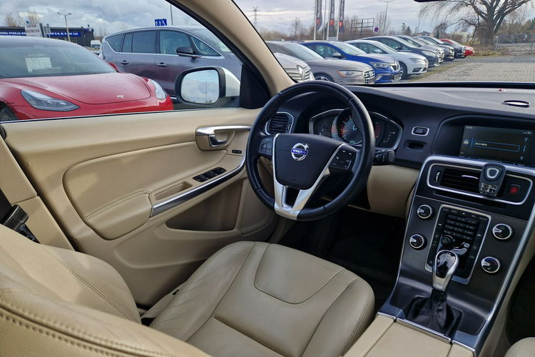 Volvo S60 4x4 Aktywny.Temp Skóra Szyber Kamera Przód i Tył Key-Less Biała Perła zdjęcie 28