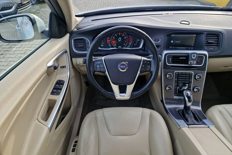 Volvo S60 4x4 Aktywny.Temp Skóra Szyber Kamera Przód i Tył Key-Less Biała Perła zdjęcie 29