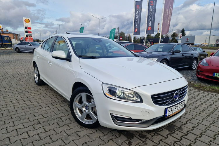 Volvo S60 4x4 Aktywny.Temp Skóra Szyber Kamera Przód i Tył Key-Less Biała Perła zdjęcie 4