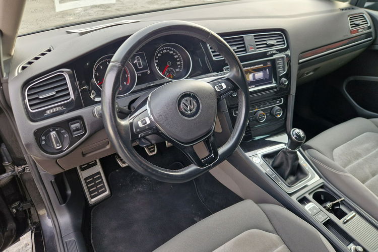 Volkswagen Golf 1.4 benzynka. Radar. Navigacja zdjęcie 26