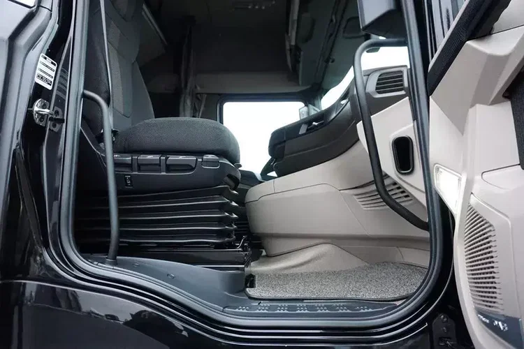 DAF XG / 480 / ACC / EURO 6 / ZESTAW PRZEJAZDOWY 120 M3 zdjęcie 31