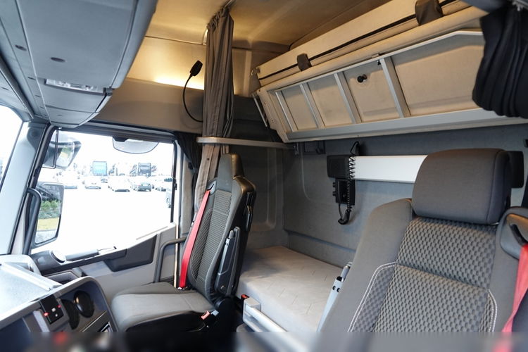 Renault T 520 / 13L / RETARDER / KLIMA POSTOJOWA / OPONY 100 % / HIGH CAB / MAŁY PRZEBIEG / PO KONTRAKCIE SERWISOWYM zdjęcie 27