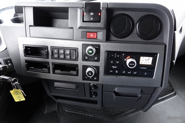 Renault T 520 / 13L / RETARDER / KLIMA POSTOJOWA / OPONY 100 % / HIGH CAB / MAŁY PRZEBIEG / PO KONTRAKCIE SERWISOWYM zdjęcie 32