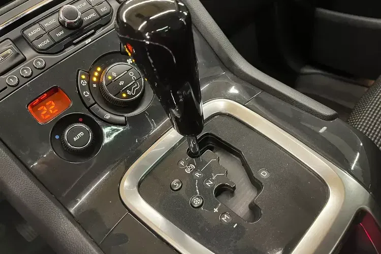 Peugeot 5008 zdjęcie 15