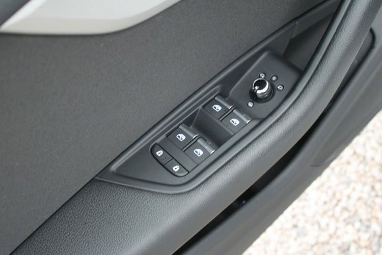 Audi A4 S-Tronic Gwarancja Nawigacja F-vat Salon Polska zdjęcie 14