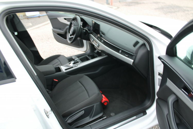 Audi A4 S-Tronic Gwarancja Nawigacja F-vat Salon Polska zdjęcie 31